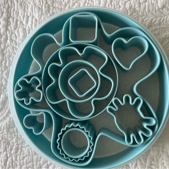 Set of various baking cookie cutters - Picture 2 of 2